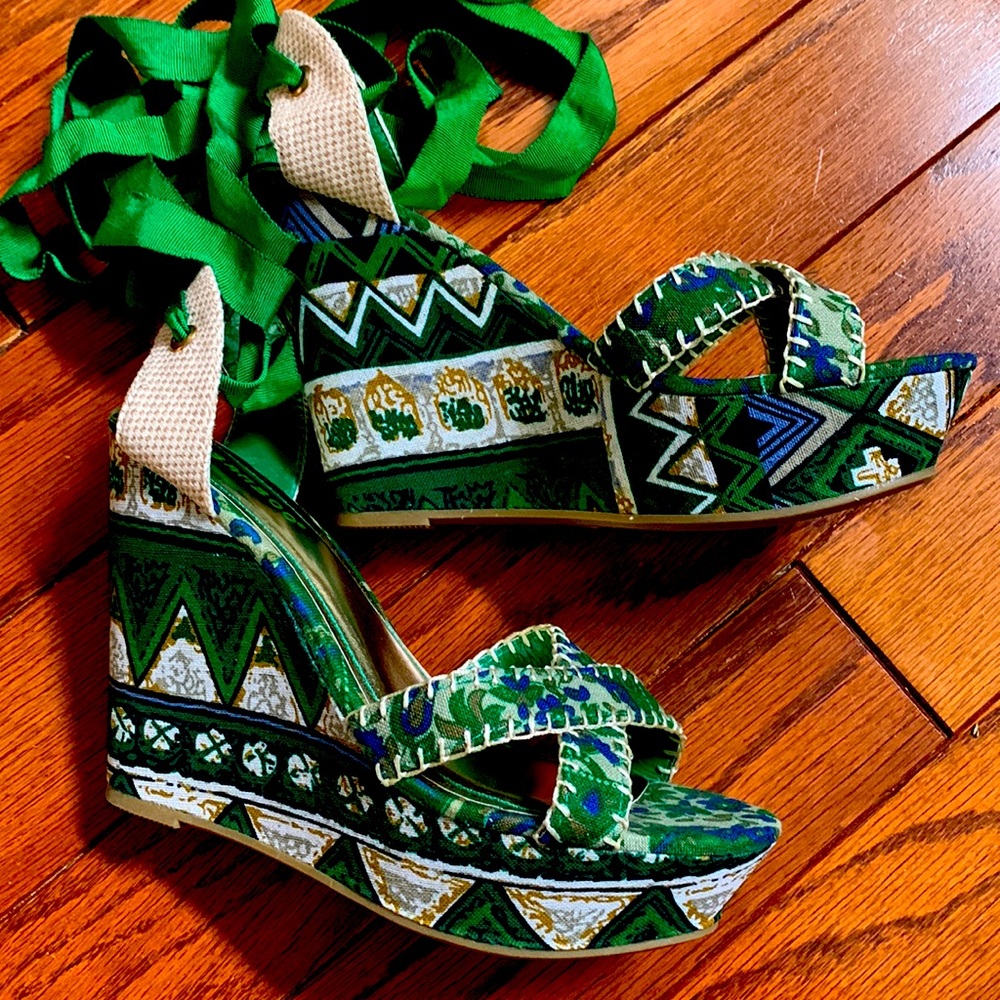 Bamboo High Wedge Platform Sandals NWOT